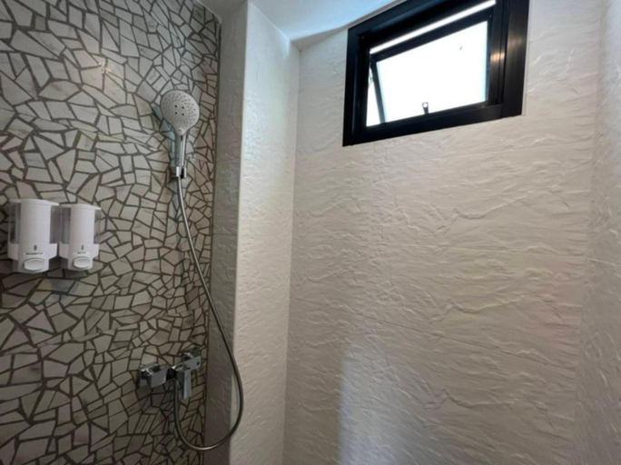 Bathroom 5, Penpark Place, Phra Nakhon