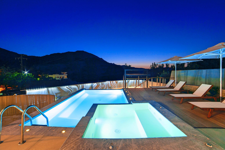 Sport & Beauty 2, Perla Bianca Villa with Private Heated Pool, Crete