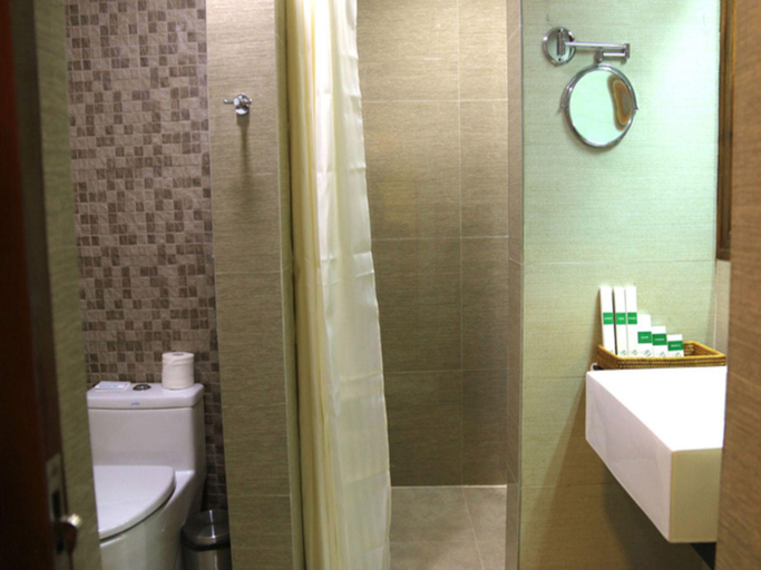 Bathroom, Eastern Palace Hotel, Mandalay