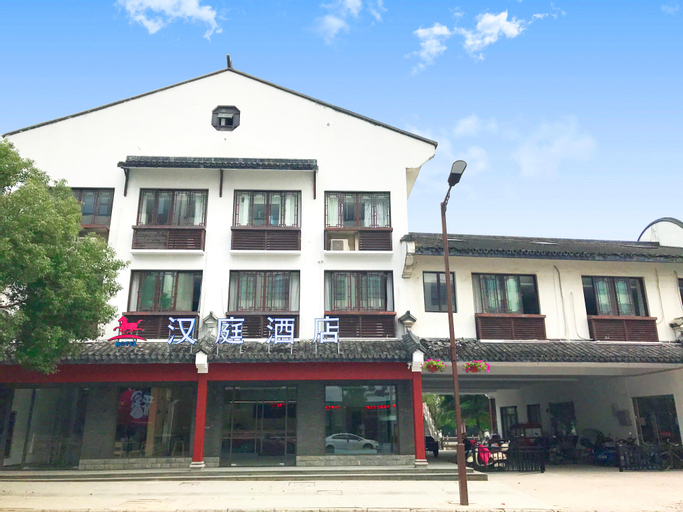 Exterior & Views