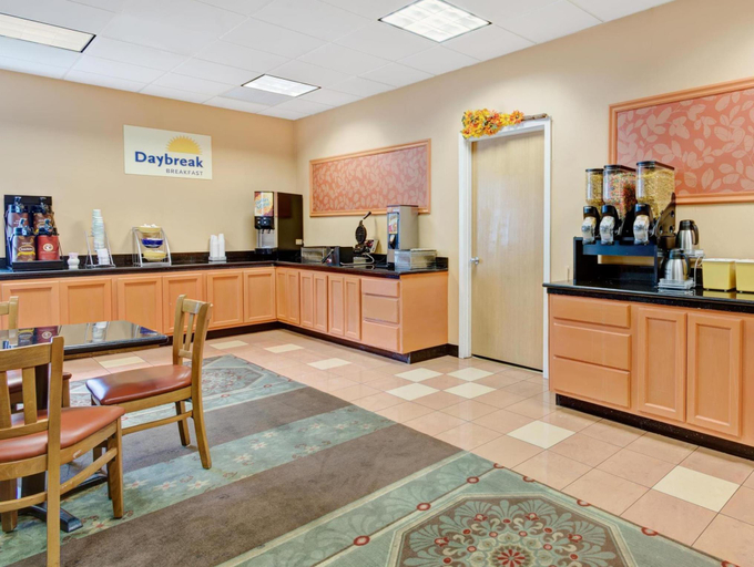 Food & Drinks 2, Days Hotel & Conference Center by Wyndham Methuen MA, Essex