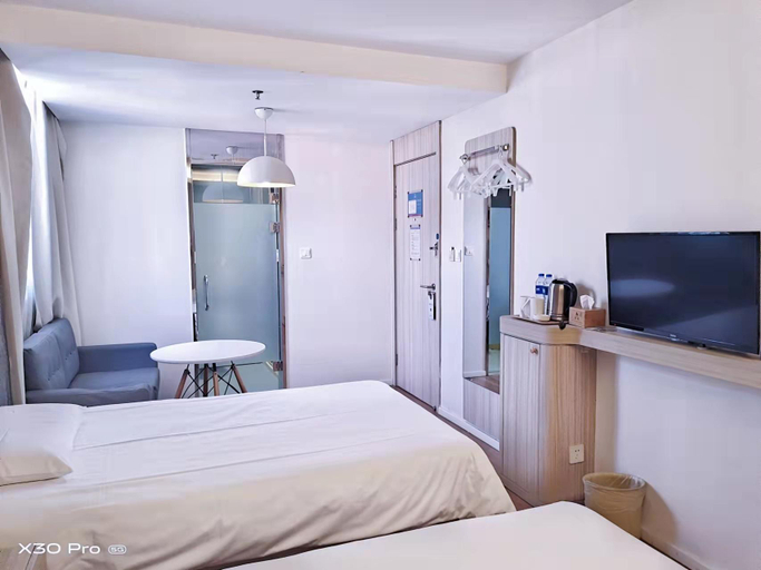 Bedroom, Hanting Hotel (Nanjing Wutang Plaza), Nanjing