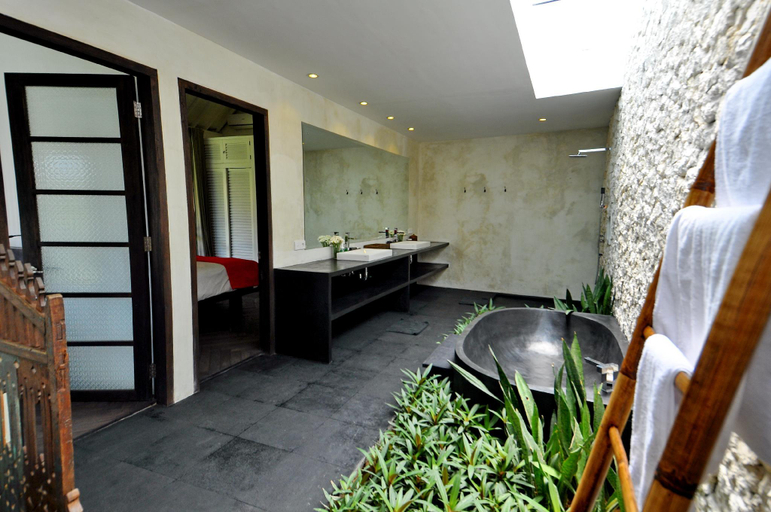 Bathroom 5, Design villa in Batu Bolong , Badung