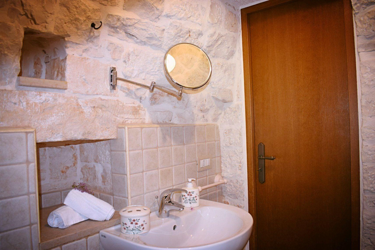 Bathroom 3, Bed  Breakfast La Rosa dei Trulli, Taranto