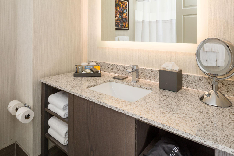 Bathroom 3, Inn at Middletown, Middlesex