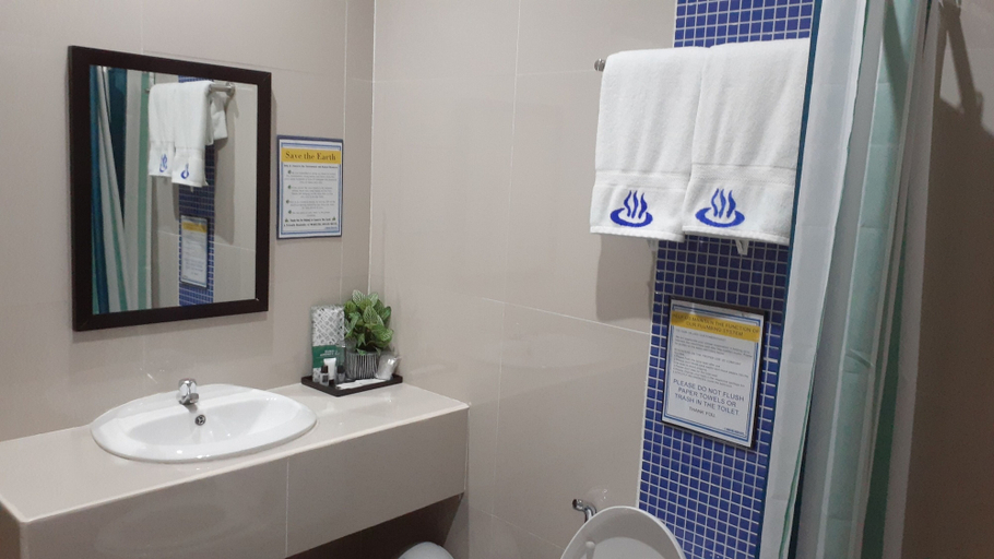Bathroom 5, Makiling Onsen Hotel, Los Baños