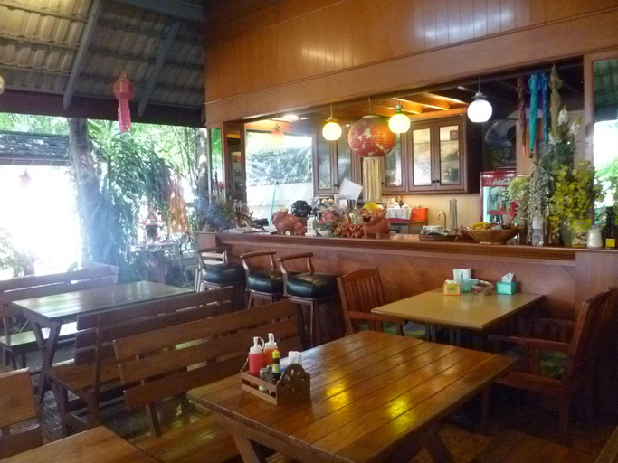 Food & Drinks 3, Safe House Court, Muang Chiang Mai