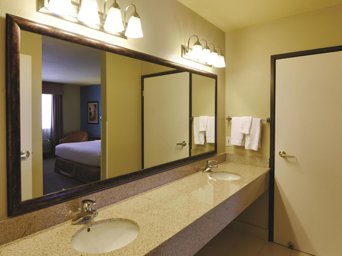 Bathroom 3, West Valley Inn, Salt Lake