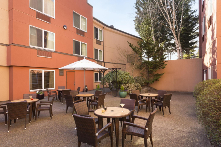 Food & Drinks 5, DoubleTree by Hilton Portland - Tigard, Washington