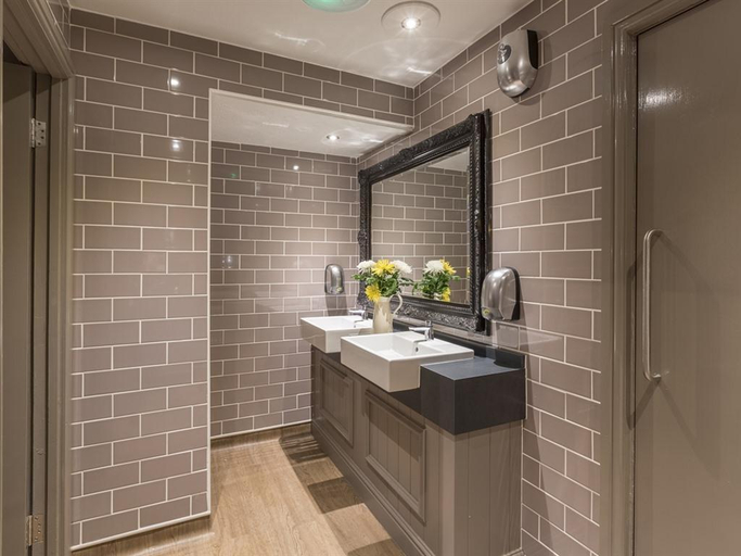Bathroom 4, The George Inn, North Yorkshire