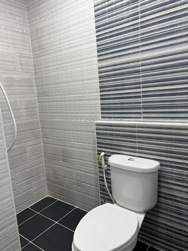 Bathroom 4, Thana Apartment, Si Racha
