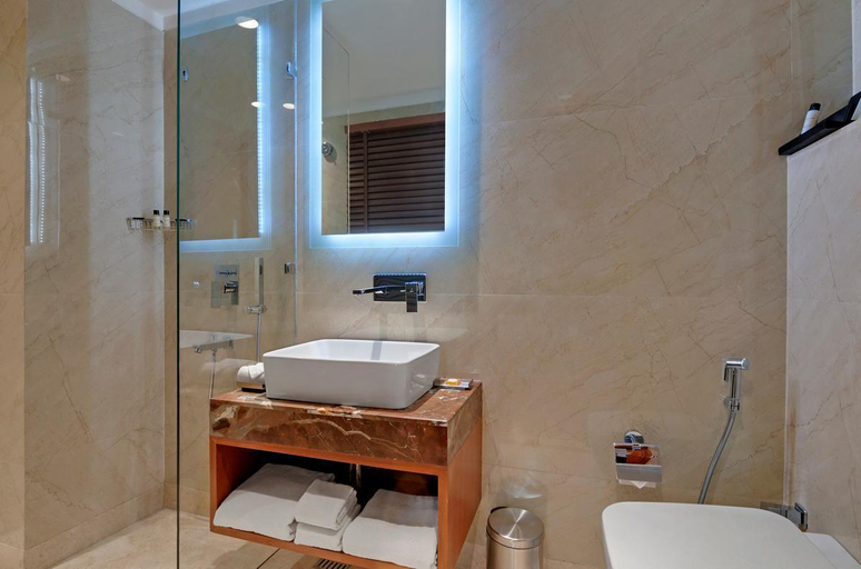 Bathroom 4, Beacon Hotel Nirman Vihar New Delhi, Delhi