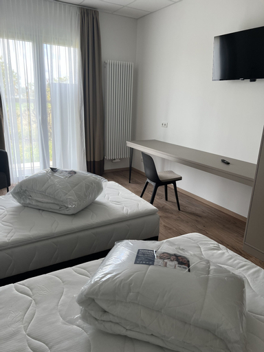 Bedroom 3, B Home Apart Hotel by Alpha, Straubing-Bogen