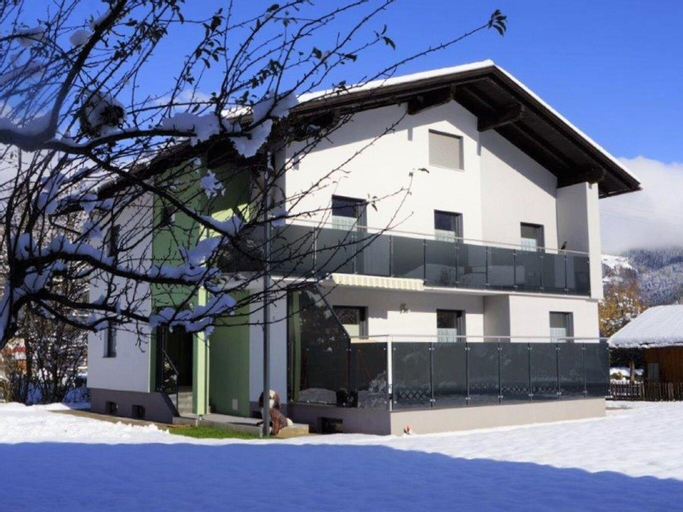 Nice apartment in detached house with large garden close to town centre and ski piste, Hermagor