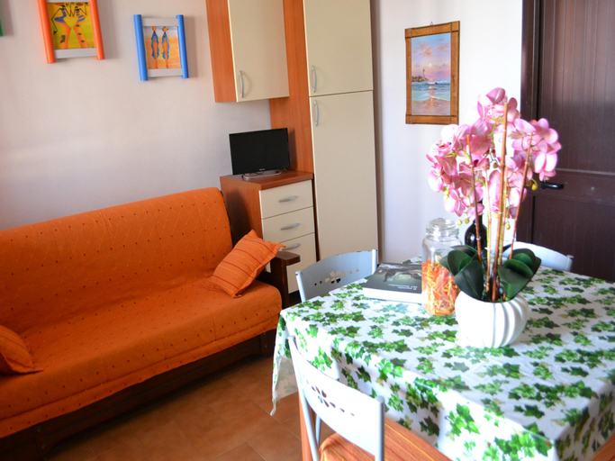Others 4, Holiday home with one bedroom, living room and balcony and air conditioning in Torre dellO, Lecce