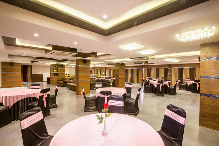 Food & Drinks 4, Prominent Corporate Residency, Gandhinagar