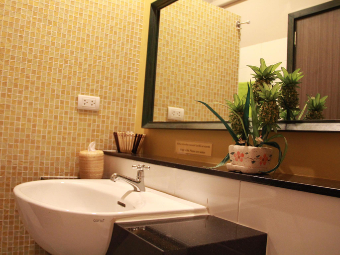 Bathroom 4, Mulberry House, Pak Thong Chai