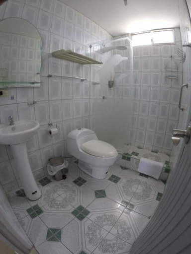 Bathroom 4, Stefany's Lodging, San Cristóbal
