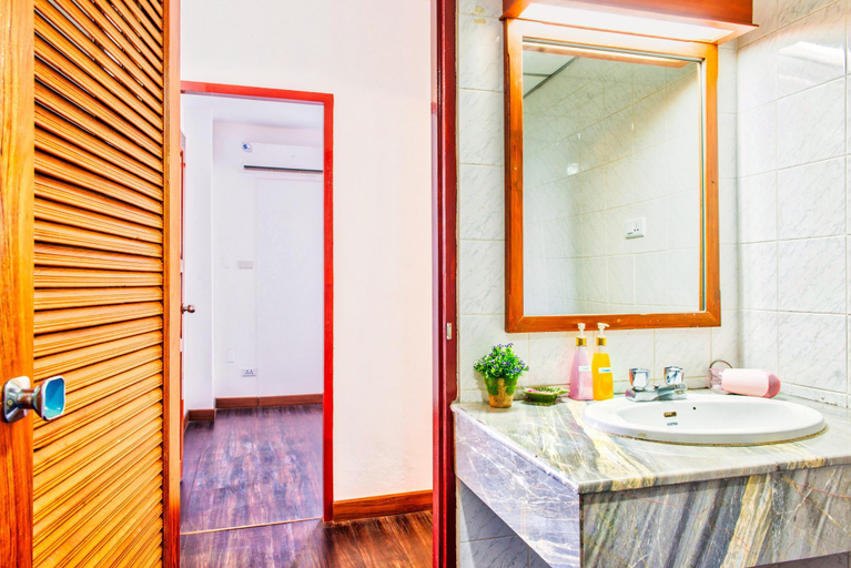 Bathroom 4, Jade Tower, Muang Chiang Mai
