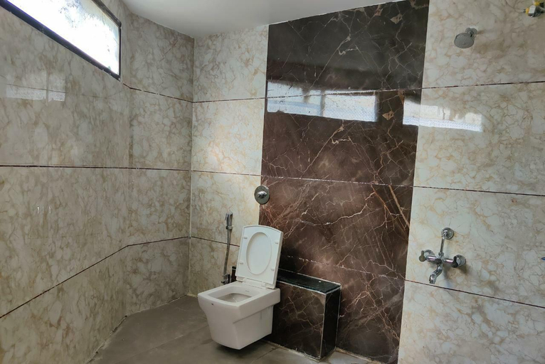 Bathroom 2, Hotel Guru Inn, Nanded