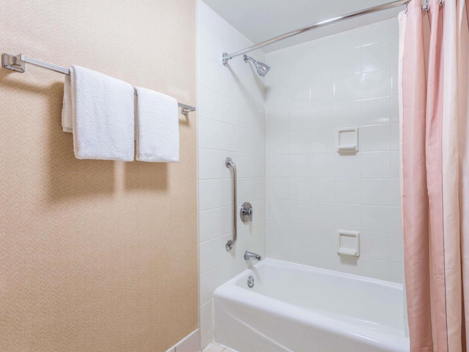 Bathroom 4, Comfort Inn Roswell-Dunwoody, Fulton