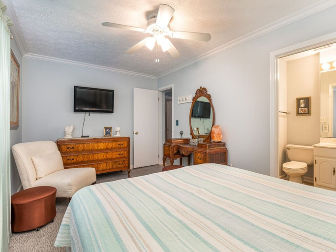 Bedroom 3, Miller High Life, Chatham