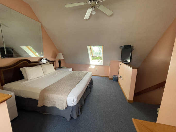 Bedroom 3, Brentwood Motor Inn, Barnstable