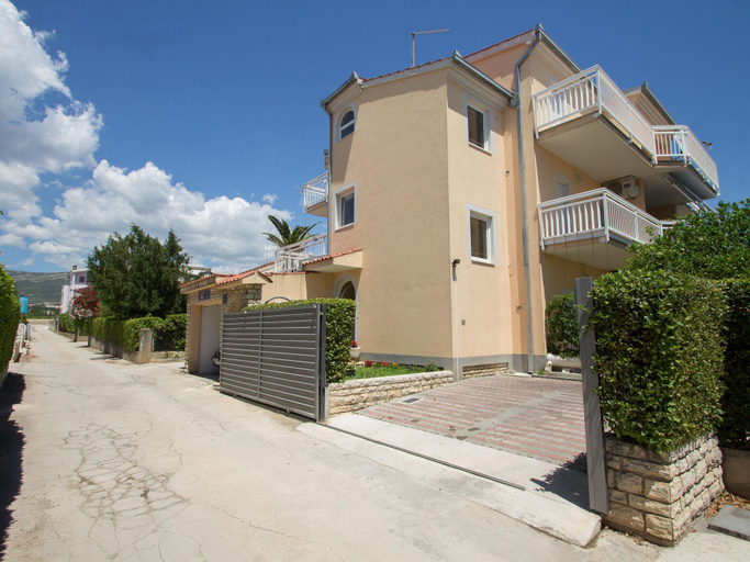 Exterior & Views 1, Apartment in Kastel near the Sea, Kaštela