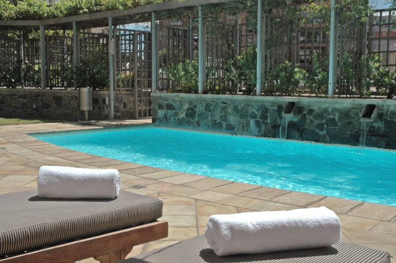 Sport & Beauty, Luxury Three Bedroom Apartment - Fully Furnished and Equipped, City of Cape Town