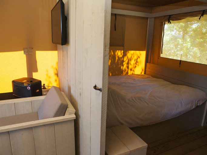 Bedroom 3, Safari Tent in Nature with Private Facilities, Barneveld