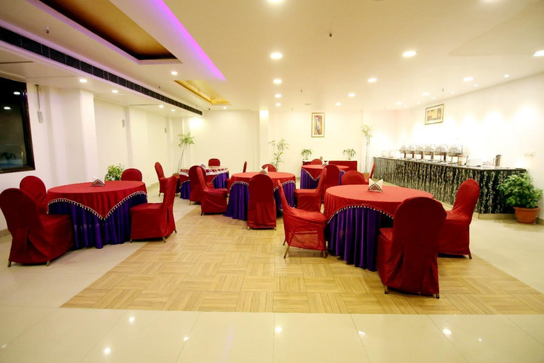 Food & Drinks, Rousha Inn, Gautam Buddha Nagar
