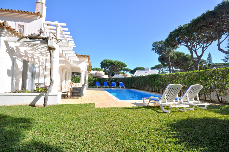 Others 4, Great pool villa just a short stroll to the centre, Loulé