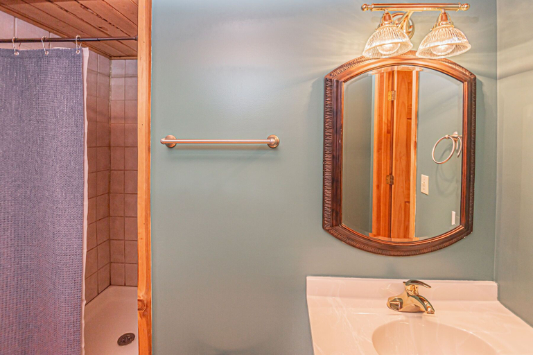 Bathroom 3, Streamside 4 Bedroom House, Garrett