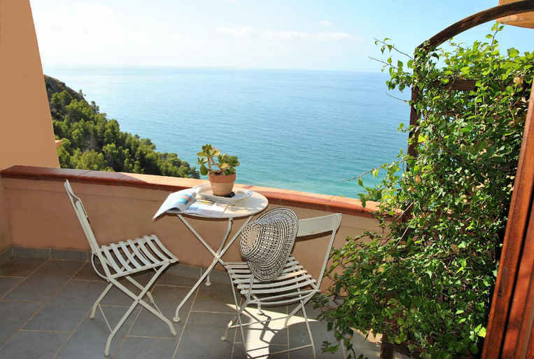 Others 3, Villa Arborea in Sperlonga, Latina