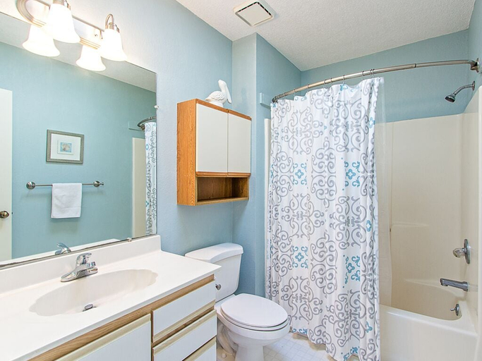 Bathroom 5, Pelicans Nest, Chatham