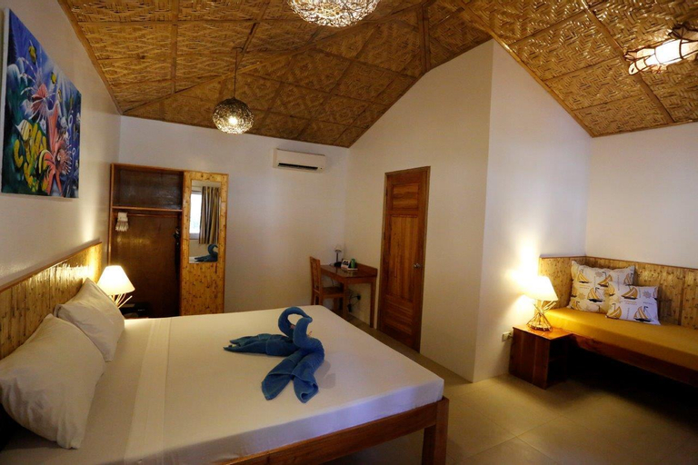 Bedroom 2, Magic Oceans Dive Resort, Anda