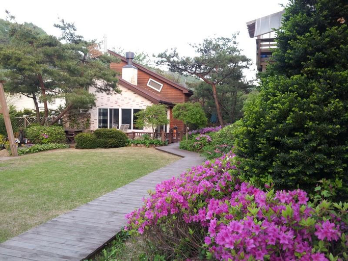 Bench House Pension, Pyeongchang