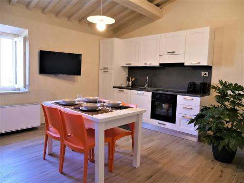 Modern apartment near Pistoia with shared garden, Pistoia