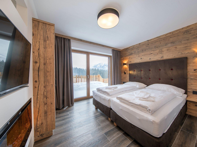 Ornate Chalet in Neukirchen near Wildkogel Ski Arena, Zell am See
