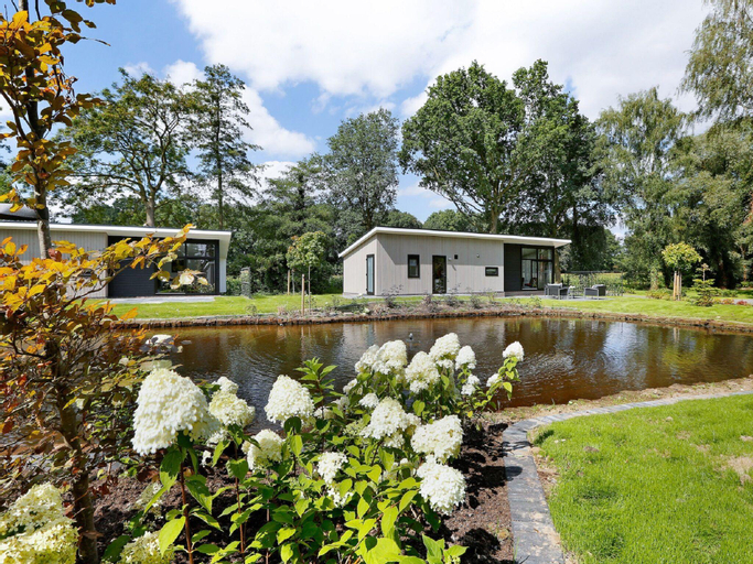 Modern chalet with nice sliding doors near Lochem, Lochem
