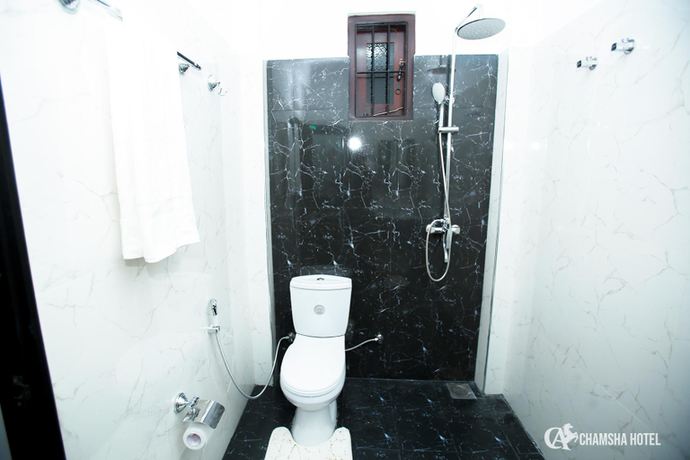 Bathroom, Chamsha Hotel, Mihinthale