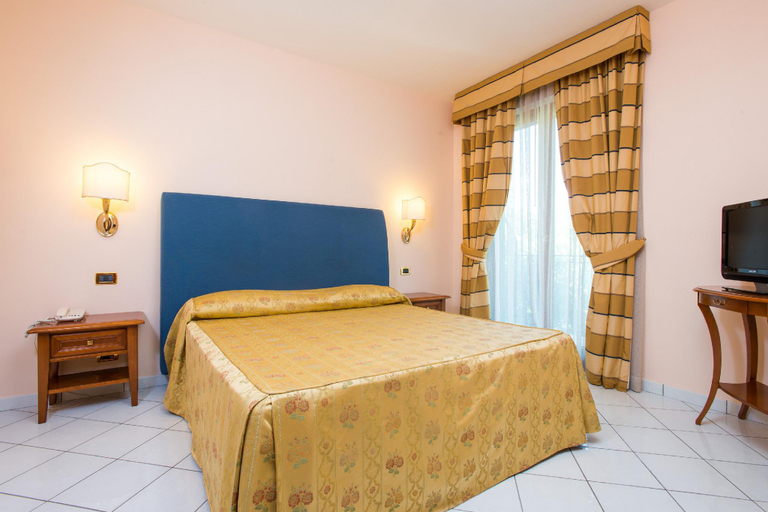 Bedroom 3, Hotel Villa Albani, Salerno