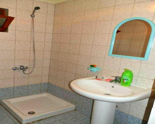 Bathroom 4, Hotel Geraldo, Gjirokastrës