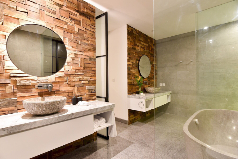 Bathroom 4, Villa Soho Luxury Indulgence - Close to Finns Beach Club, Badung