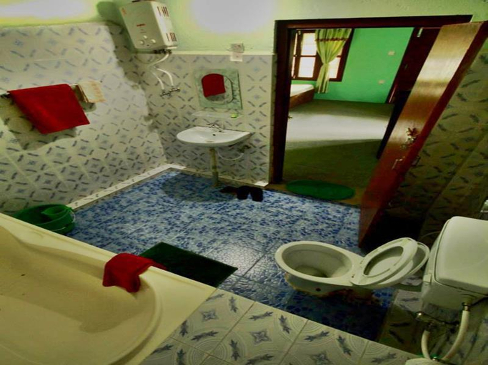 Bathroom 3, Chitwan Gaida Lodge, Narayani