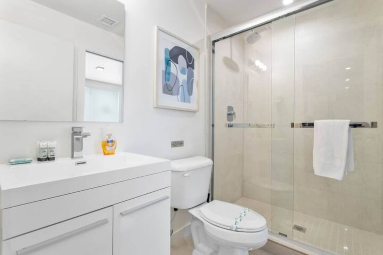 Bathroom 3, Miami Suite 306, Miami-Dade