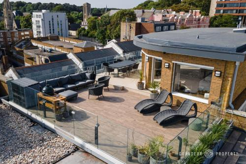 Super Lux, City Centre Penthouse, Sea views, Parking, Bournemouth