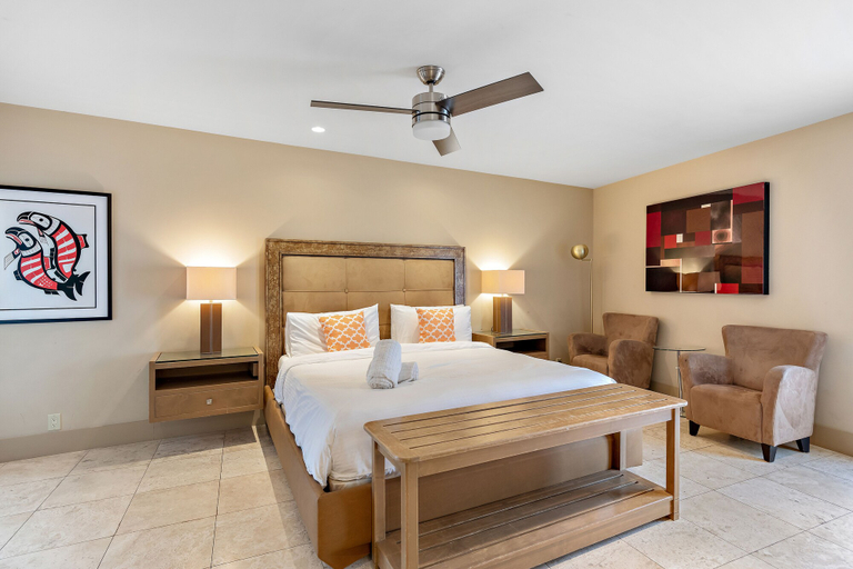 Bedroom 1, Komfy King Suite, Riverside