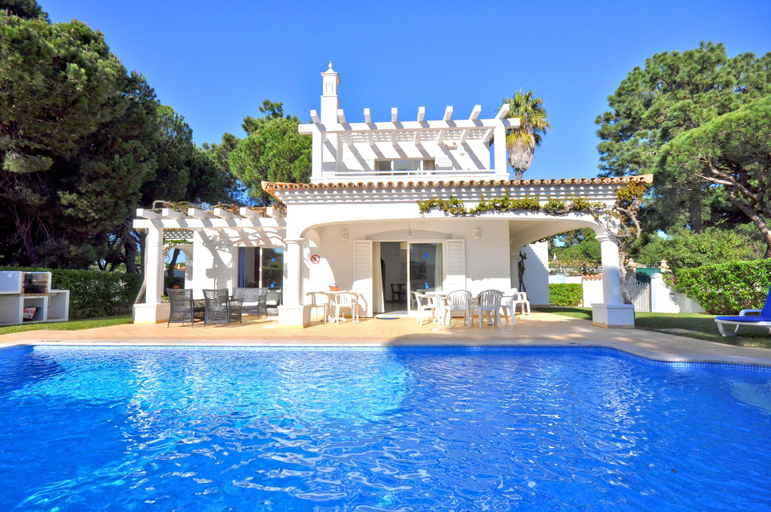 Others 5, Great pool villa just a short stroll to the centre, Loulé