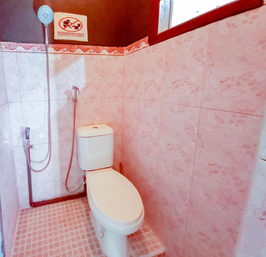 Bathroom 3, Hotel Gerung 2 near Luwes Mall Nganjuk Mitra RedDoorz, Nganjuk